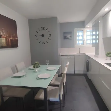 Moderno En El Centro De - Cerca De La Playa Y Parking Incluido - Es-209-54 Apartment *